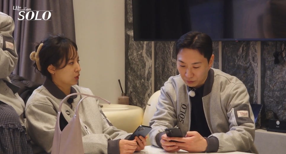 딱 6초였는데 나는솔로 32기 옥순 행동에 시청자 술렁 커뮤니티 갑론을박 폭발 다시 화제가 되는 흐름이다 이미지 1