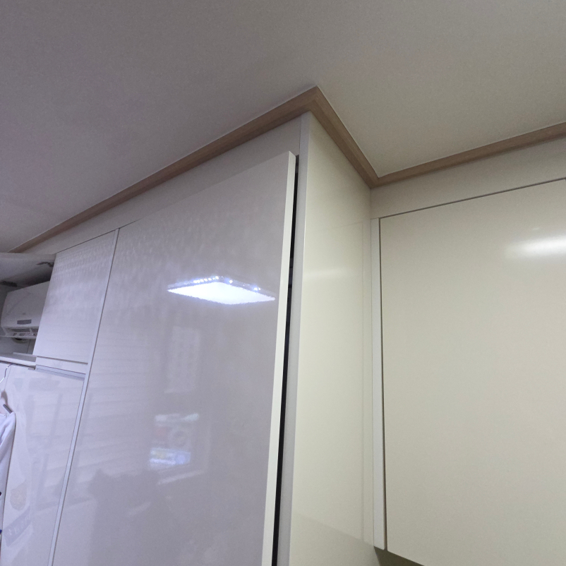 구로 오피스텔 빌트인 냉장고 문이 안 닫힐 때 — 경첩 힌지 교체 — 현장 사진 1