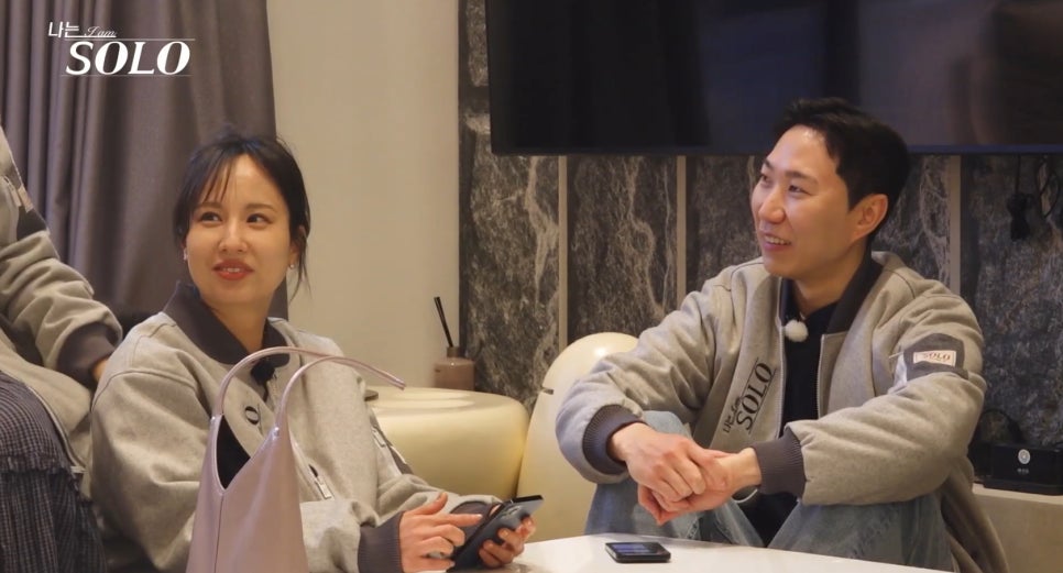 딱 6초였는데 나는솔로 32기 옥순 행동에 시청자 술렁 커뮤니티 갑론을박 폭발 다시 화제가 되는 흐름이다 이미지 4