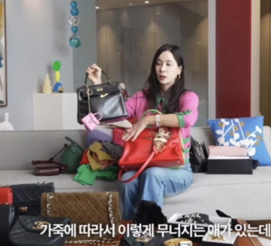90년대 제니로 톱스타였는데.. 갑자기 비호감 된 53세 여배우 에르메스 가방 최근 분위기가 확 바뀌었다 이미지 5