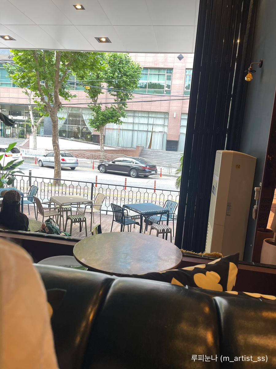 수원 인계동 애견동반 카페 '런던', 새벽 늦게까지 영업 — 사진 7