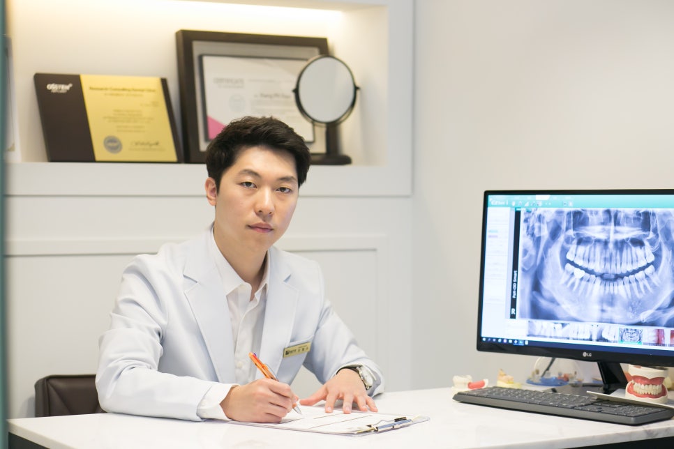 구래임플란트 자연치를 살릴지 아니면 발치할지 알고 싶다면