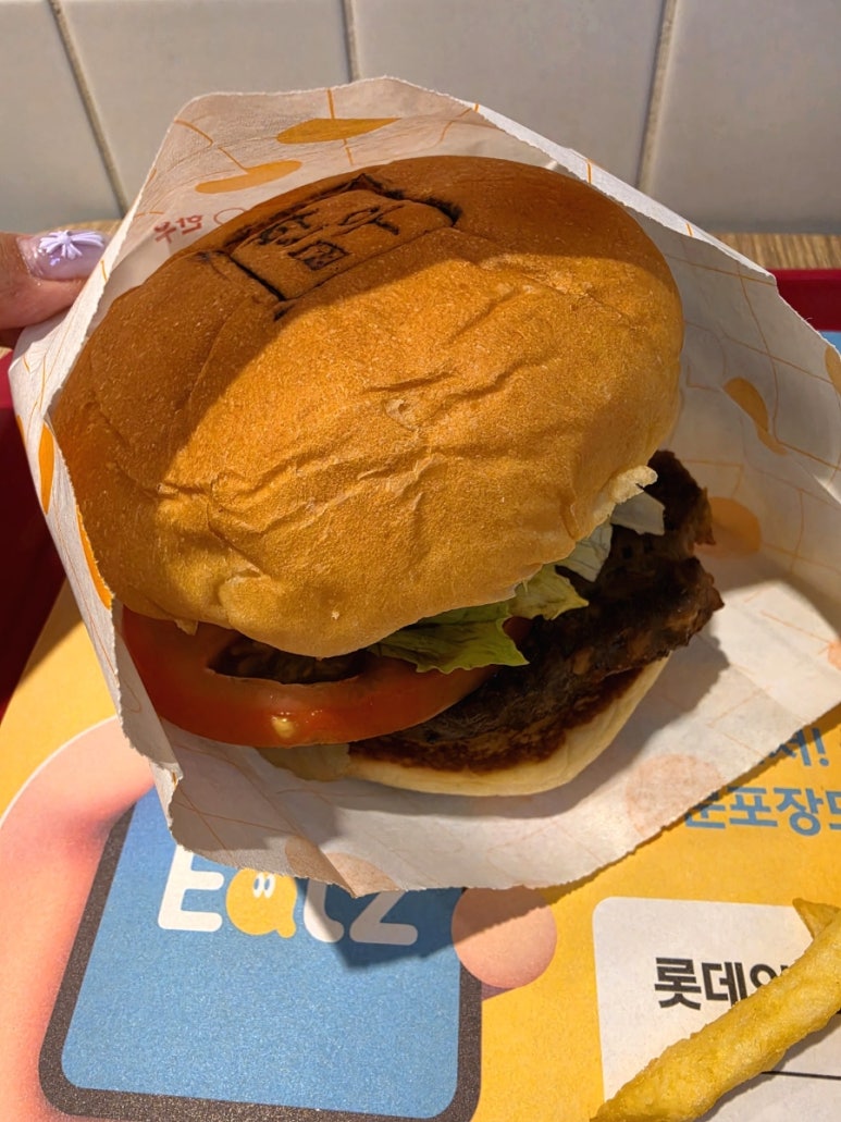 롯데리아 수원역사점 사진 6