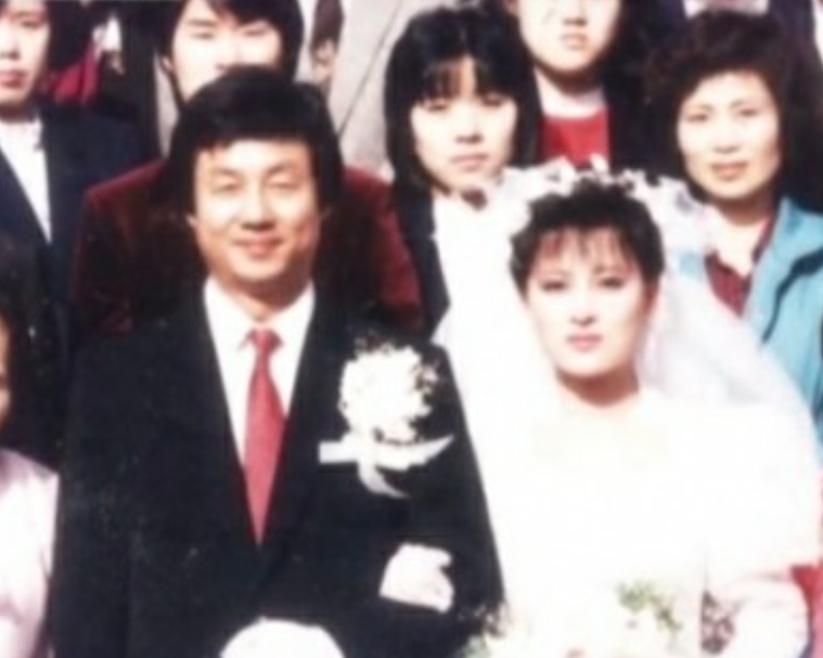 유부남 시절 논란의 중심에 섰던 남배우 무기한 출연 정지까지 이어진 사건 왜 또다시 말이 나오는 걸까 이미지 1