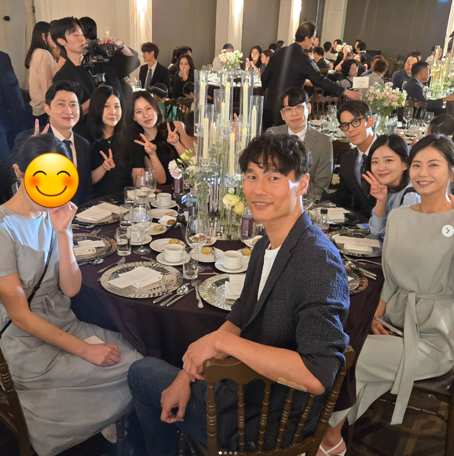 21살 아닌 13살 나이차 28기 경수 미모의 신부와 혼인신고 완료 웨딩 화보 공개 예전과 완전히 달라 이미지 6