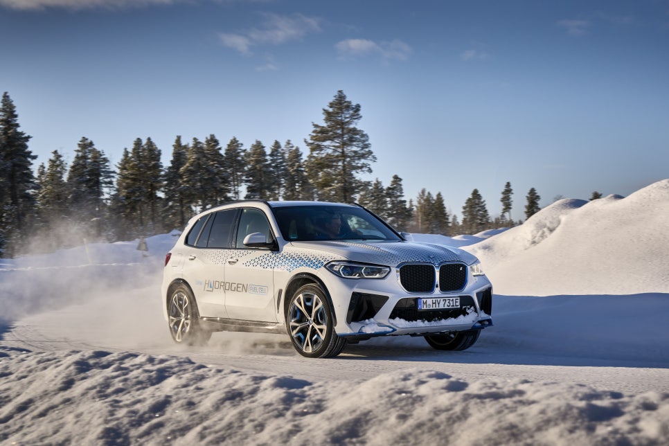 BMW iX5 수소 SUV, 전기차 시대에도 수소차를 봐야 하는 이유 이미지 2