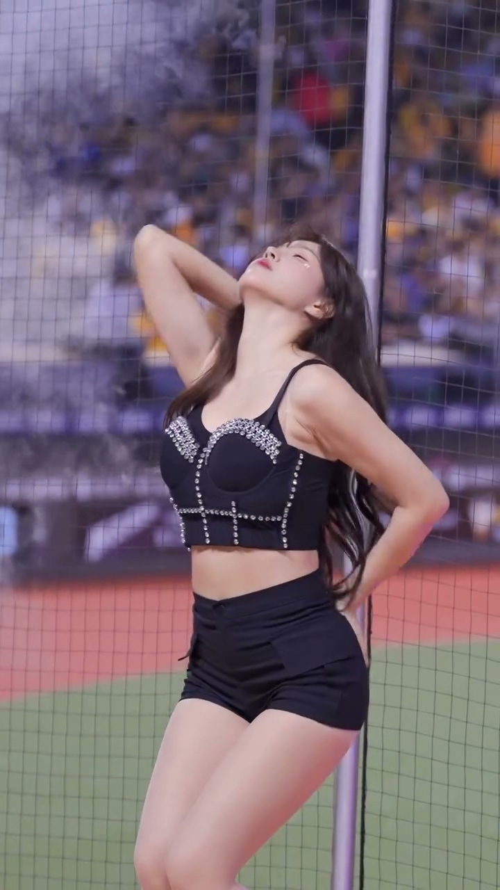 김도아 치어리더 갑자기 시선이 쏠린 이유 뭐지 이미지 1