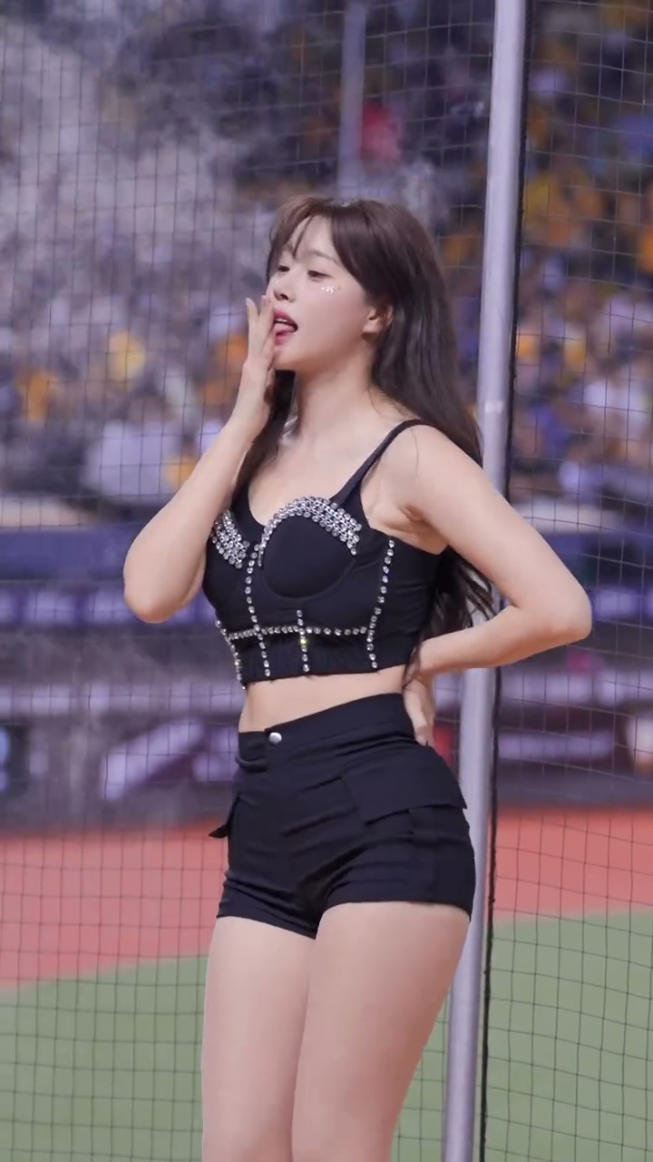 김도아 치어리더 갑자기 시선이 쏠린 이유 뭐지 이미지 2