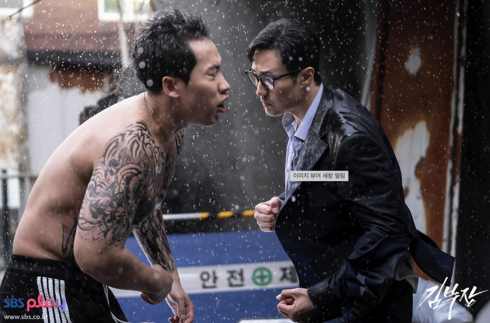 김부장 때문에 넷플릭스에서 갑자기 역주행 중인 소간지 청불 액션 유니버스 최근 분위기가 확 바뀌었다 이미지 6