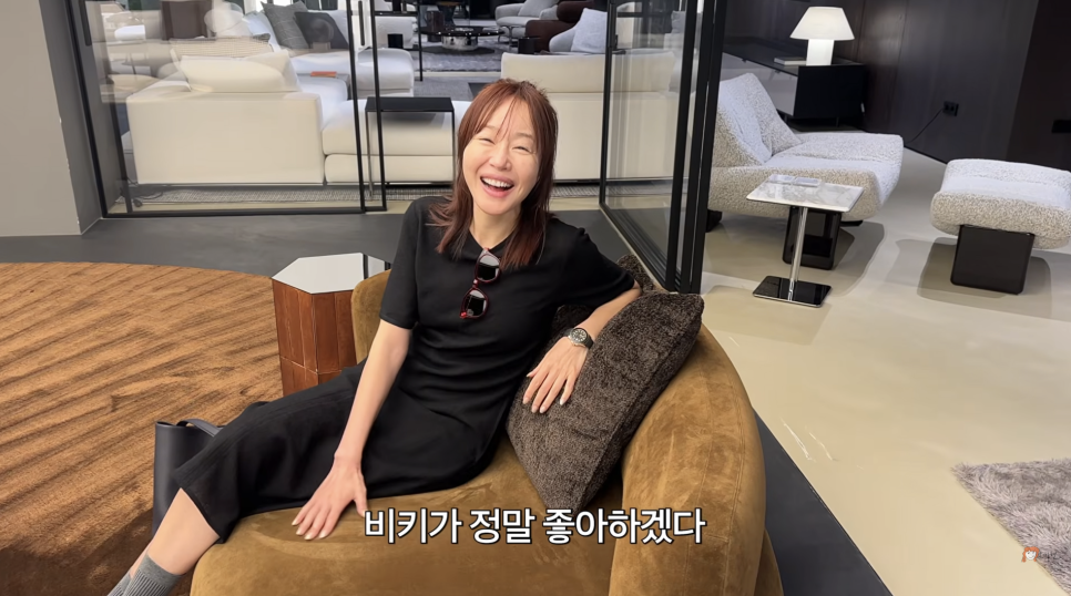 재력 집안 딸이라더니... 이사 앞두고 수억대 가구 둘러보는 이 배우 근황 하나로 분위기 바뀌었다 이미지 3