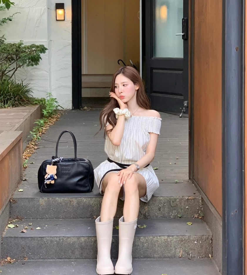 헌터 말고 이거 샀다.. 연예인들 사이 입소문 난 레인부츠 발언 하나로 논란이 커졌다 이미지 5