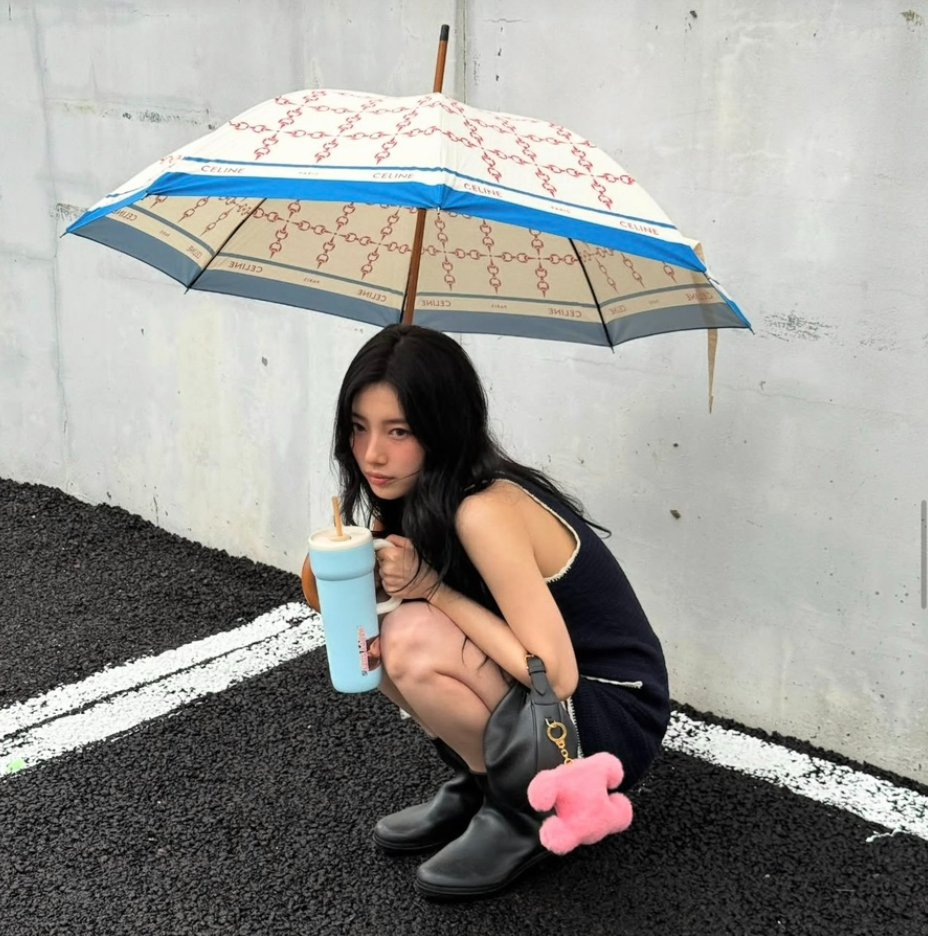 헌터 말고 이거 샀다.. 연예인들 사이 입소문 난 레인부츠 발언 하나로 논란이 커졌다 이미지 2
