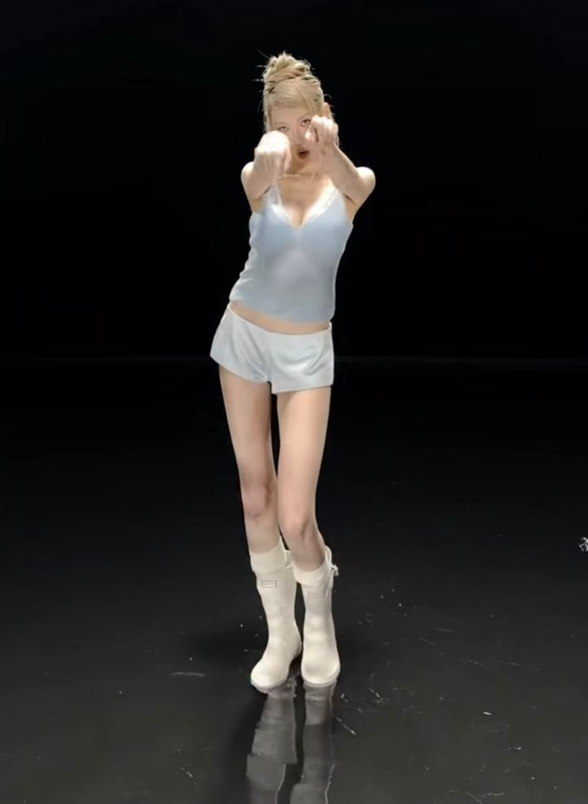 헌터 말고 이거 샀다.. 연예인들 사이 입소문 난 레인부츠 발언 하나로 논란이 커졌다 이미지 6