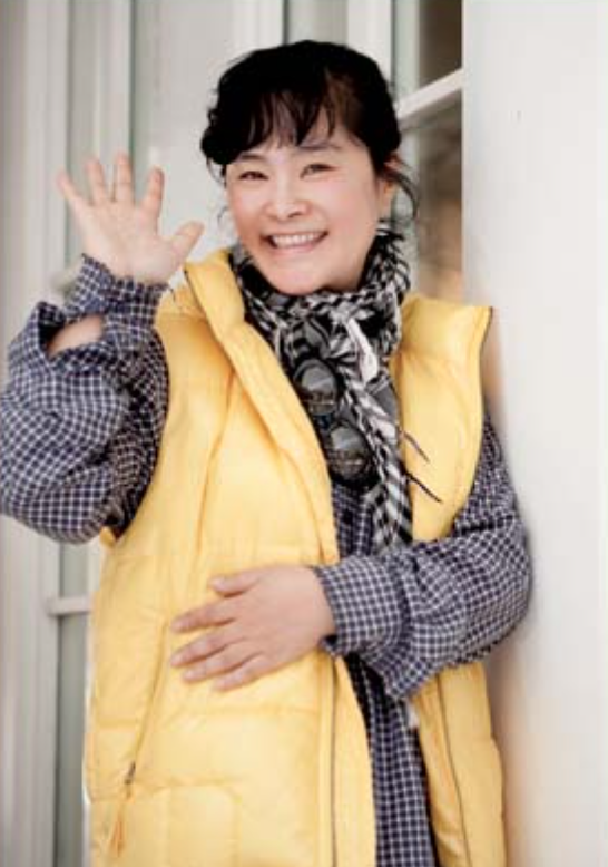사기만 5번 당했다 전 재산과 집까지 잃고 6년간 모습을 감췄던 64세 톱여배우 예전과 완전히 달라졌다 이미지 4