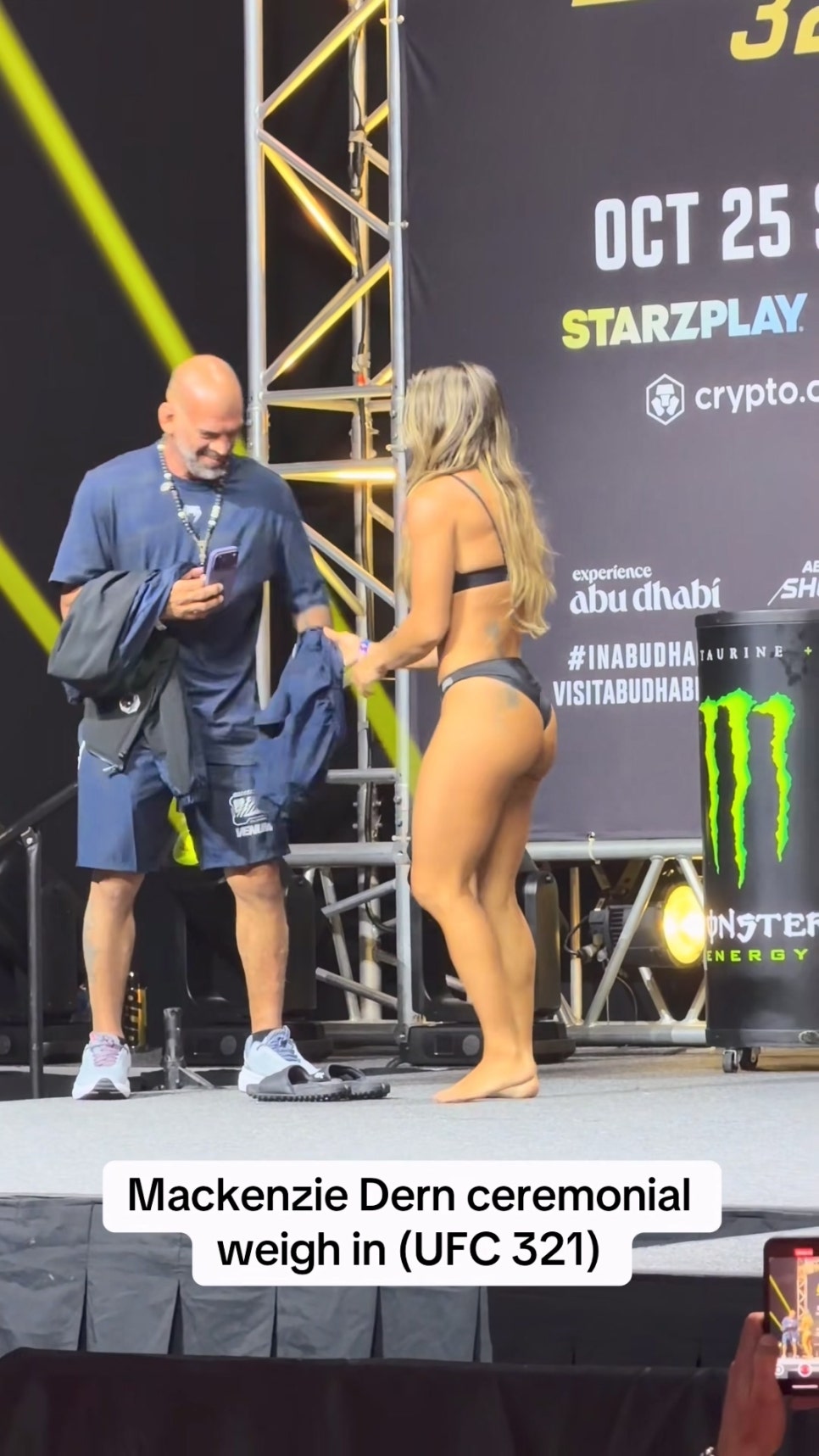 SNS 뒤흔든 금발 미녀 UFC 챔피언 맥켄지 던 최근 분위기가 확 바뀌었다 이미지 2