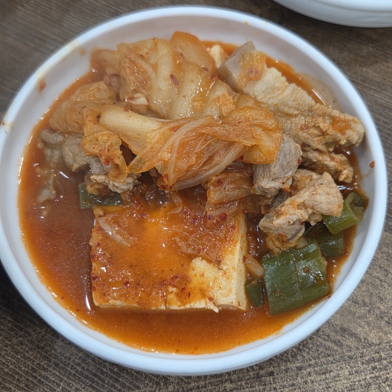 유연김치찌개전문점 사진 5