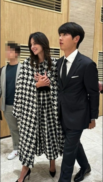 송중기 재이혼설의 진실 온라인을 뒤흔든 루머와 실제 근황 과거 관계까지 다시 주목받는다 이미지 1