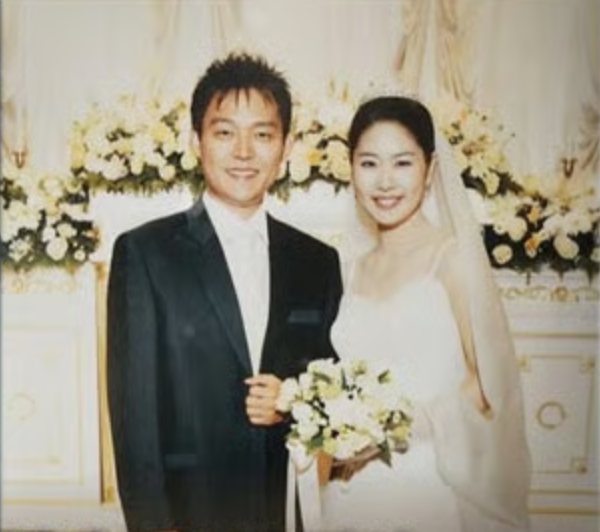 결혼 후 달라진 아들 어버이날에도 만나지 못한 56세 톱스타 배우 두 사람 연결되며 반응 커졌다 이미지 1