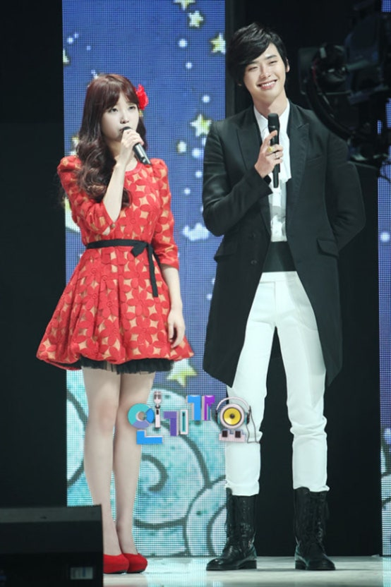 친구에서 연인까지 14년 아이유 이종석이 전한 마지막 소식 관계 하나로 흐름이 바뀌었다 이미지 2