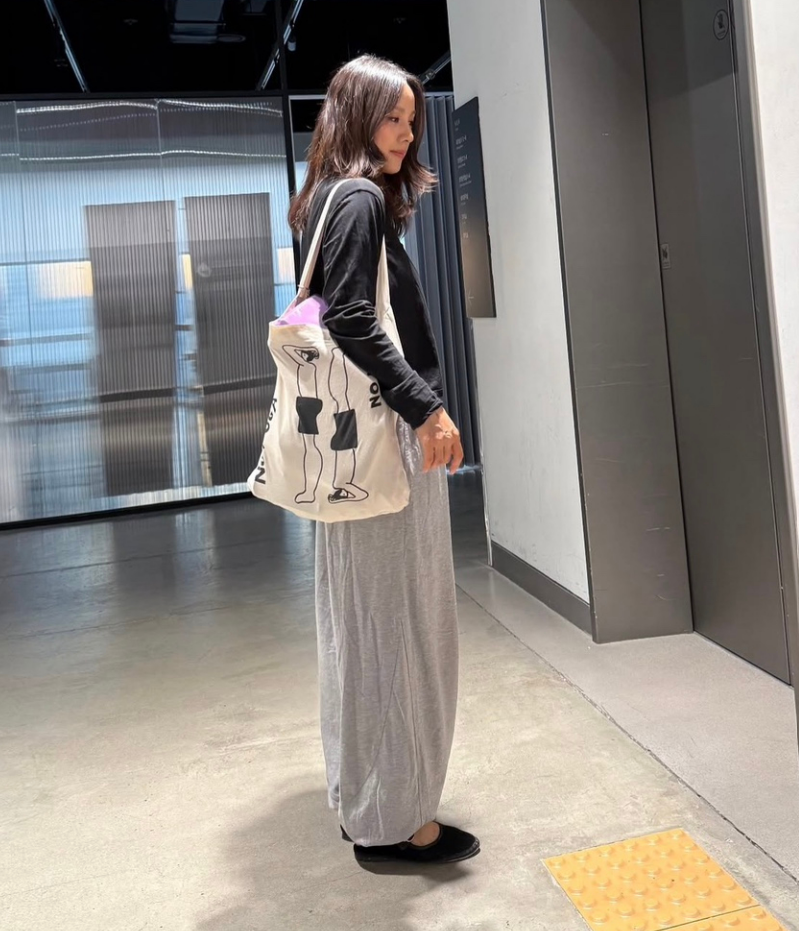 또 품절 조짐.. 이효리가 퇴근길에 입은 바지 정체 지금 더 주목받는 이유는? 이미지 1