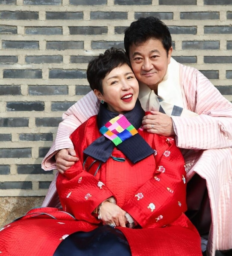 15년 동안 명절엔 친정도 못 갔다 이제는 며느리 해장국까지 끓여준다는 60세 톱스타 여배우 예전과 완 이미지 3