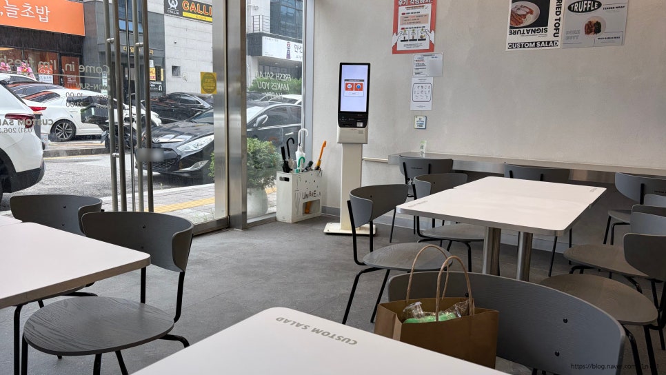 커스텀샐러드 신동카페거리점 사진 3