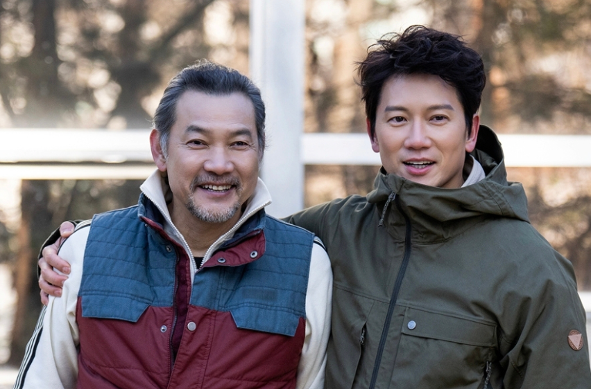 지성 아파트 첫만남에 결혼에서 뽀뽀까지 한 하윤경 이 관계가 다시 회자되는 중이다 이미지 6