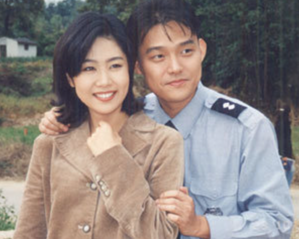 결혼 후 달라진 아들 어버이날에도 만나지 못한 56세 톱스타 배우 두 사람 연결되며 반응 커졌다 이미지 2