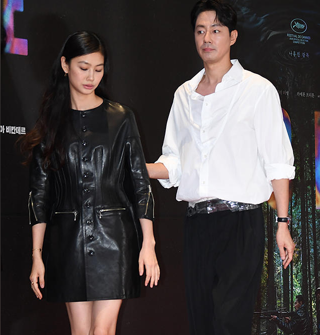 박보검 조인성이 바지에 테이프 붙이고 나온 사연 근황 하나로 분위기 바뀌었다 이미지 1