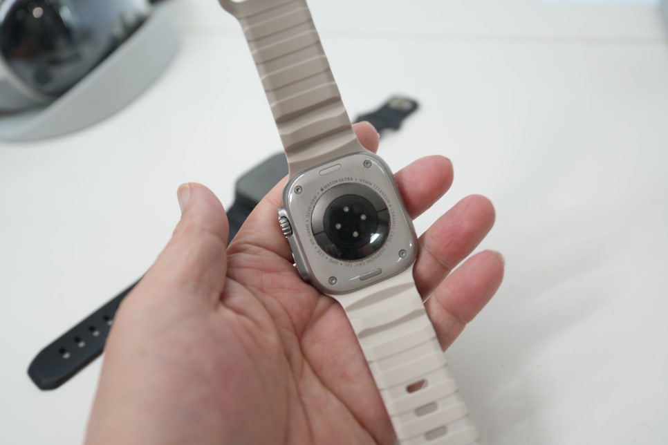 애플워치 울트라 49mm 실리콘 스트랩, 파우트 BandLoop Sport 착용감과 색상 비교 이미지 8