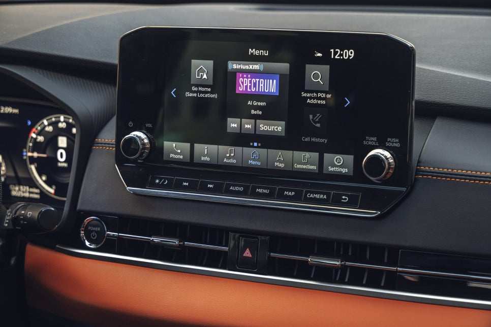 미쓰비시 아웃랜더 PHEV 부분변경, 충전 환경까지 함께 볼 SUV 이미지 8
