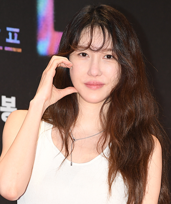 다른 사람같다고 난리난 이지아 갑자기 시선이 쏠린 이유 뭐지 이미지 6