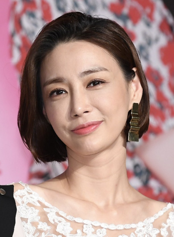첫 명절부터 시댁에 가지 않았다 50세 톱스타 여배우가 밝힌 뜻밖의 이유 갑자기 시선이 쏠린 이유 뭐지 이미지 1
