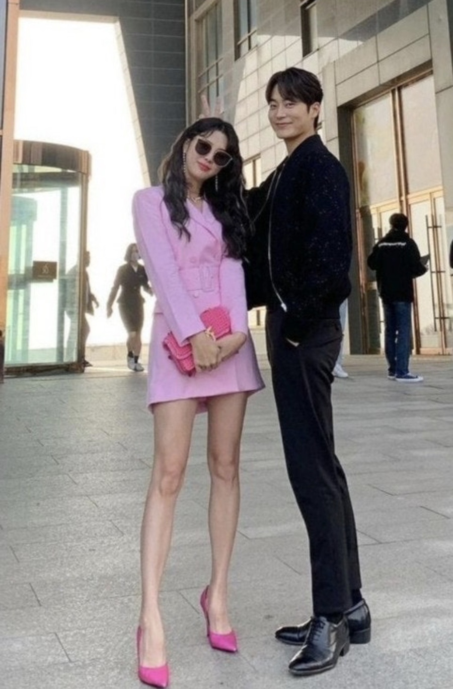 돈은 제가 벌면 되죠 잘생긴 남자 외치더니.. 군인 5살 연하남과 결혼한 연예인 캐주얼룩 패션 관계가 이미지 6