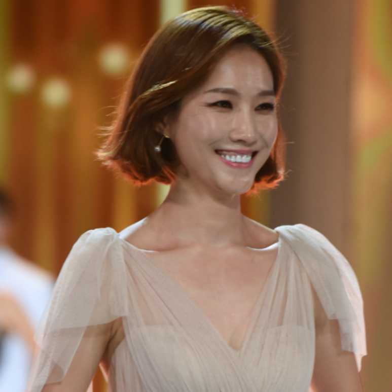 친구 아내와 끊이지 않는 연락 51세 톱스타 연예인이 털어놓은 부부 갈등 관계 하나로 흐름이 바뀌었다 이미지 2