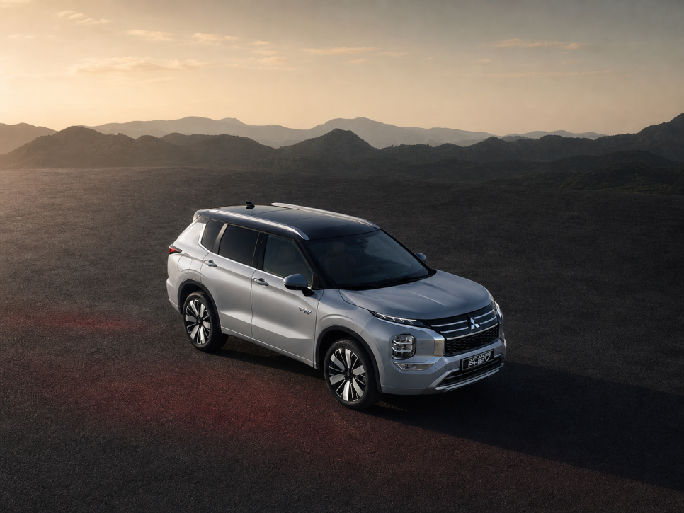 미쓰비시 아웃랜더 PHEV 부분변경, 충전 환경까지 함께 볼 SUV 이미지 9