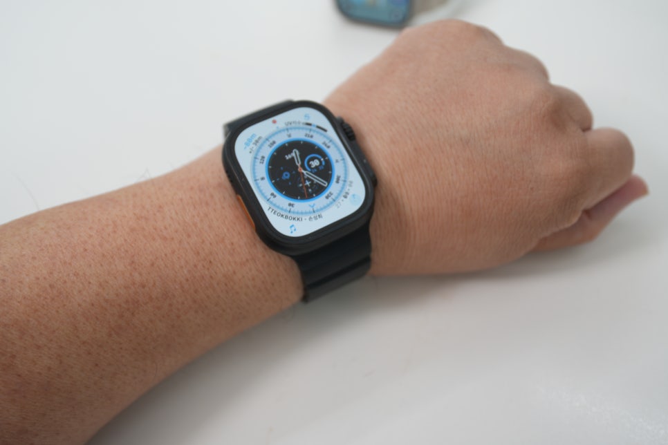 애플워치 울트라 49mm 실리콘 스트랩, 파우트 BandLoop Sport 착용감과 색상 비교 이미지 11