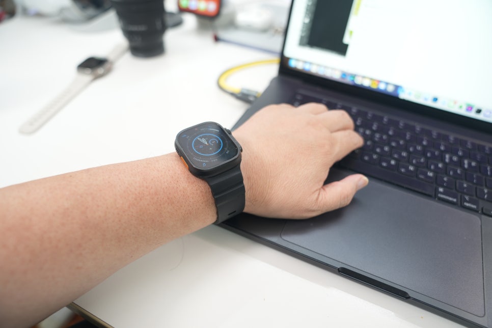 애플워치 울트라 49mm 실리콘 스트랩, 파우트 BandLoop Sport 착용감과 색상 비교 이미지 14