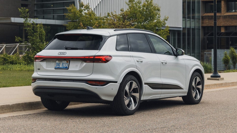 아우디 Q6 e-tron, 800V 충전과 실내를 함께 볼 전기 SUV 이미지 3