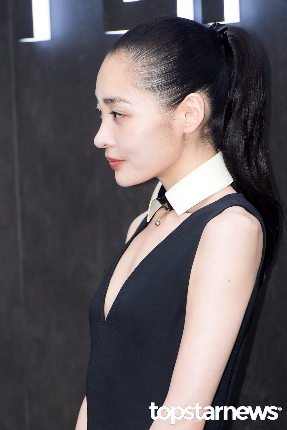 올백헤어와 민트 메이크업으로 펜디 행사에 참석한 김민하 지금 더 주목받는 이유는? 이미지 2