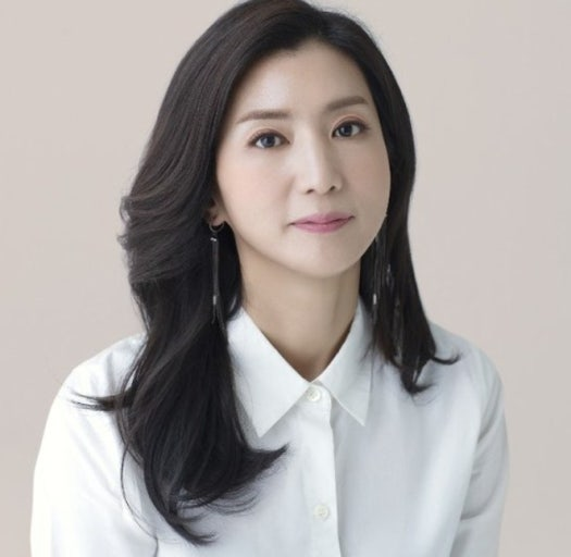 퇴직보다 더 충격이었던 순간 남편의 반응을 털어놓은 55세 톱스타 연예인 논란이 다시 살아나는 중이다 이미지 2