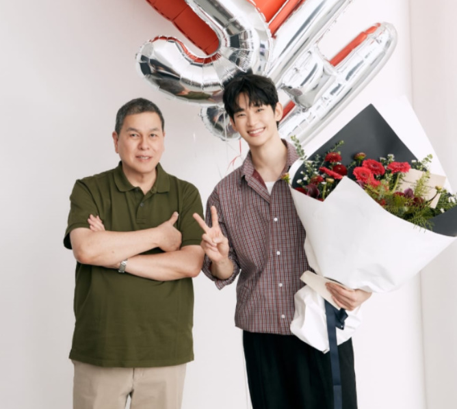 쌓인 대본만 40편.. 김수현 복귀한다 SNS 업로드 시작 디즈니 넉오프 공개 가능 다시 화제가 되는 이미지 4
