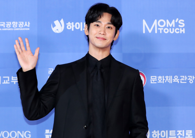 쌓인 대본만 40편.. 김수현 복귀한다 SNS 업로드 시작 디즈니 넉오프 공개 가능 다시 화제가 되는 이미지 2