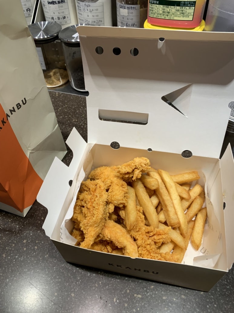 깐부치킨 명동점 사진 4