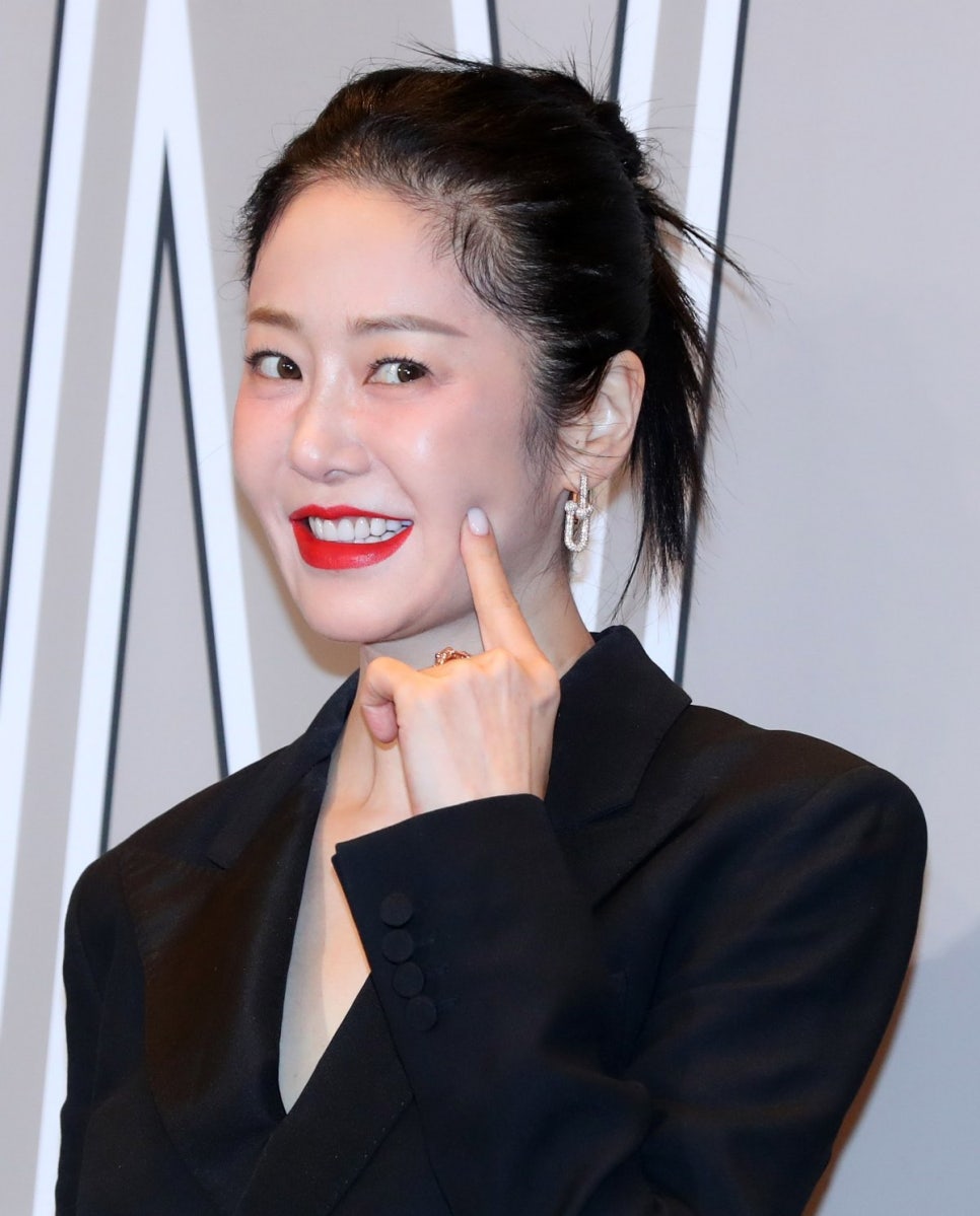 나이 들으면 놀라 자빠지는 초동안 여배우들이 공개한10살 어려지는 비법 다시 화제가 되는 흐름이다 이미지 2