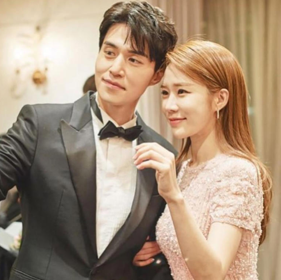 이제는 진짜 결혼했으면 좋겠다. 10년이 지나도 결혼 응원받는 이동욱 유인나 다시 엮이면서 화제가 됐다 이미지 4