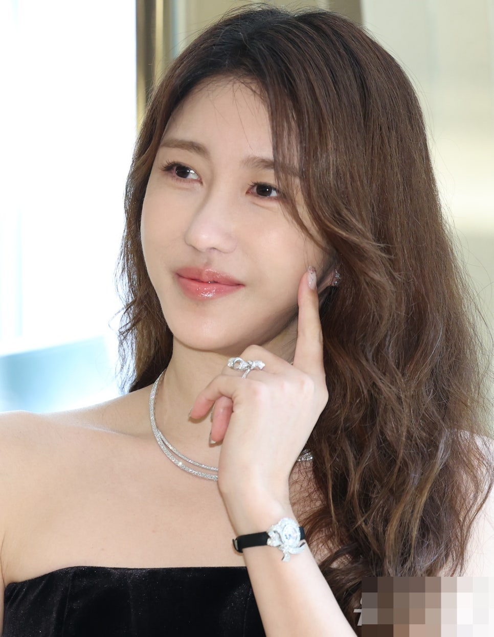 나이 들으면 놀라 자빠지는 초동안 여배우들이 공개한10살 어려지는 비법 다시 화제가 되는 흐름이다 이미지 1