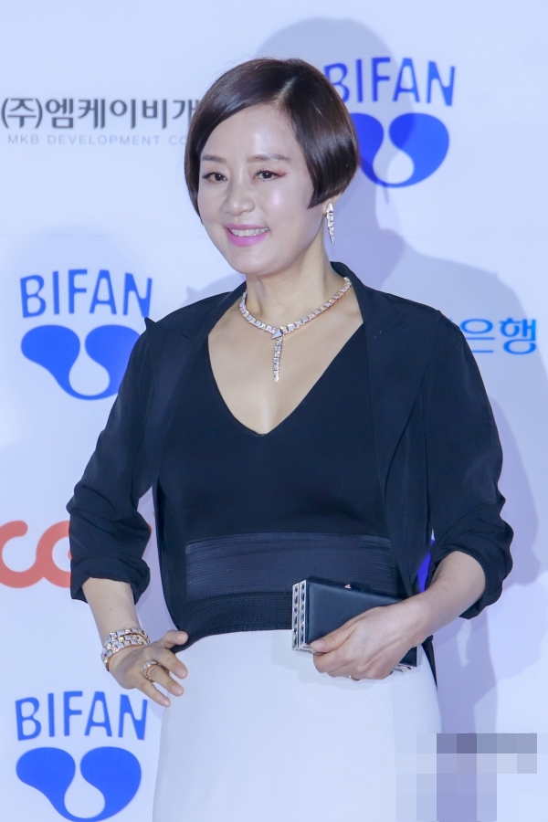 나이 들으면 놀라 자빠지는 초동안 여배우들이 공개한10살 어려지는 비법 다시 화제가 되는 흐름이다 이미지 4