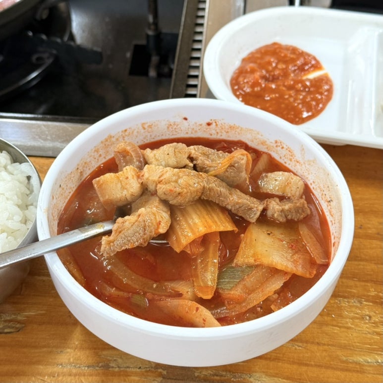 통돼지두루치기한돈돈돈 구로점 사진 8