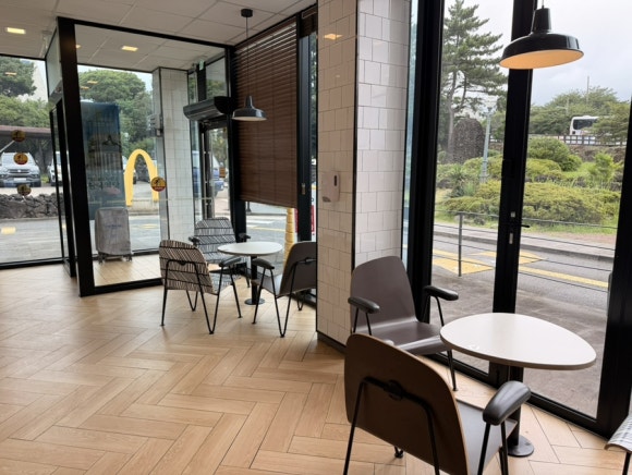 맥도날드 제주중문DT점 사진 7
